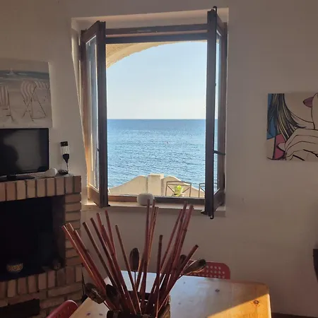 Leone Apartment
